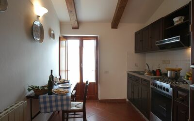 La Valle 5: Camera, Proprietà, Costruzione, Mobilia, Controsoffitto, Casa, Cucina, Interior Design, Pavimento, Soffitto