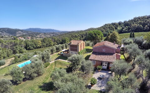Le Pergole: Paesino Di Montagna, Proprietà, Paesaggio Naturale, Villaggio, Cielo, Hill Station, Casa, Area Rurale, Immobiliare, Albero