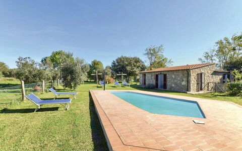 Funghi 1: Acqua, Cielo, Proprietà, Pianta, Piscina, Albero, Shade, Costruzione, Lotto, Erba