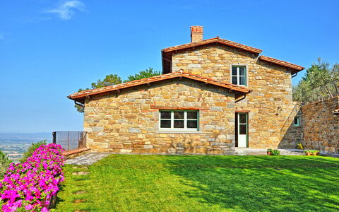 Villa Noceta: Casa, Proprietà, Costruzione, Casa, Villetta, Immobiliare, Cielo, Agriturismo, Erba, Architettura
