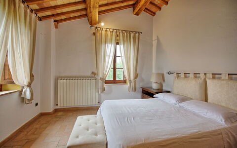 Villa Montalcino: Camera Da Letto, Letto, Mobilia, Camera, Proprietà, Lenzuolo, Telaio Del Letto, Interior Design, Soffitto, Costruzione