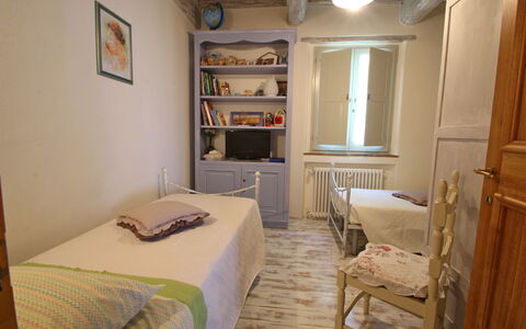 Casa Roberto: Mobilia, Letto, Camera Da Letto, Interior Design, Legna, Pavimento, Pavimentazione, Lenzuolo, Bedding, Camera