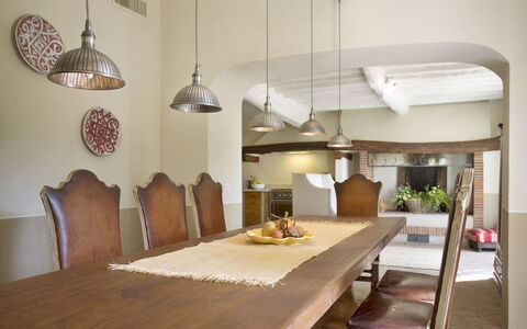 Angeloni: Camera, Proprietà, Interior Design, Soffitto, Sala Da Pranzo, Mobilia, Costruzione, Pavimento, Illuminazione, Casa