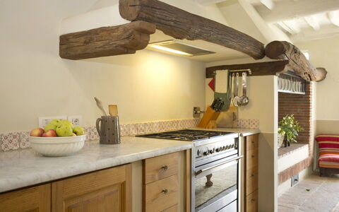 Angeloni: Controsoffitto, Proprietà, Camera, Cucina, Mobilia, Cabinetry, Interior Design, Costruzione, Casa, Soffitto