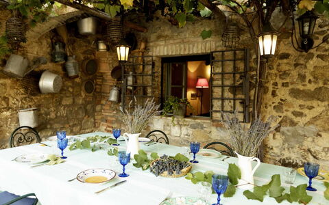 Villa Lorian: Ristorante, Costruzione, Camera, Albero, Tavolo, Casa, Pianta, Interior Design