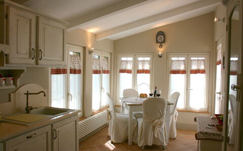Casina Paradiso: Camera, Proprietà, Mobilia, Interior Design, Costruzione, Casa, Architettura, Soffitto, Cucina, Pavimento
