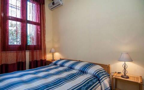 Vista Mare Noto: Camera Da Letto, Letto, Camera, Mobilia, Lenzuolo, Proprietà, Telaio Del Letto, Parete, Bedding, Pavimento