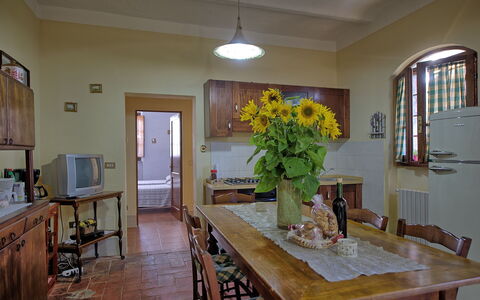 Casa Catia: Camera, Proprietà, Sala Da Pranzo, Costruzione, Mobilia, Interior Design, Soffitto, Tavolo, Pavimento, Casa