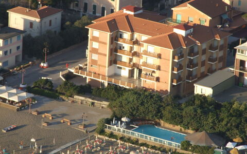 Marina Di Castagneto: Zona Residenziale, Quartiere, Cittadina, Insediamento Umano, Costruzione, Urban Design, Sobborgo, Città, Uso Misto, Zona Urbana