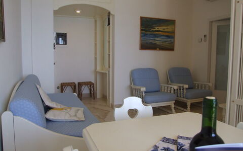 Appartamento - Le Finestre: Camera, Proprietà, Mobilia, Interior Design, Soggiorno, Tavolo, Costruzione, Casa, Immobiliare, Pavimento