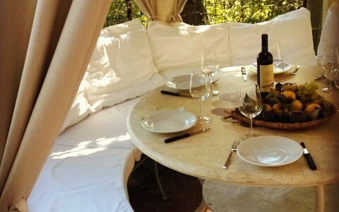 Villa La Quercia: Proprietà, Camera, Interior Design, Tavolo, Mobilia, Casa, Ristorante, Sala Da Pranzo, Prima Colazione, Casa