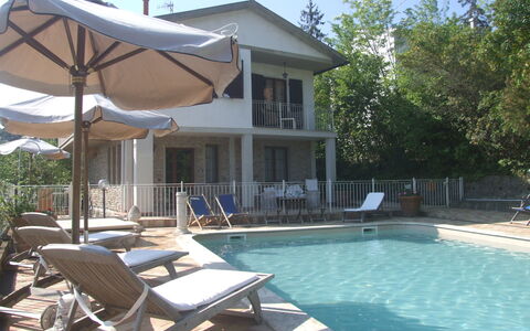 Villa Il Castagno: Acqua, Proprietà, Pianta, Cielo, Piscina, Azzurro, Shade, Mobili Da Esterno, Sedia, Interior Design