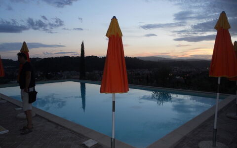 Tenuta Il Tresto: Acqua, Cielo, Riflessione, Reflecting Pool, Nube, Turismo, Sera, Vacanza, Monumento, Roccia