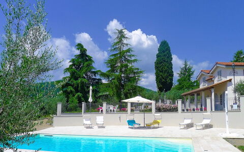 Villa Gaville: Piscina, Proprietà, Paesaggio Naturale, Immobiliare, Tempo Libero, Costruzione, Casa, Albero, Ricorrere, Zona Residenziale